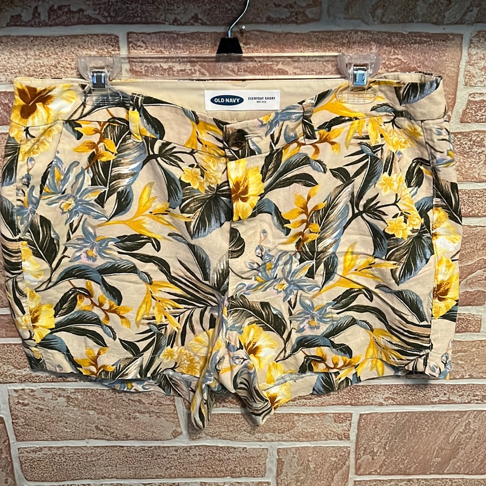 Old Navy women’s tropical shorts. Size 12